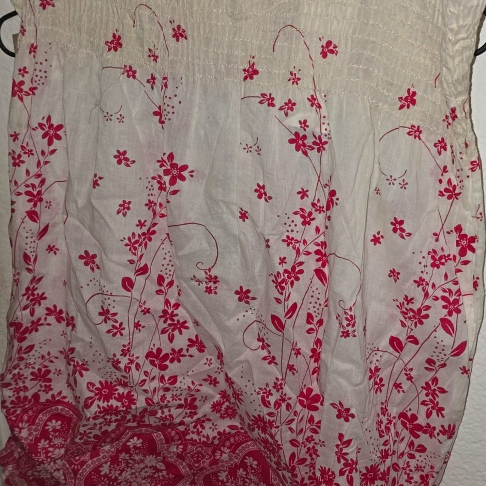 Women's summer top in white and dark pink flowers